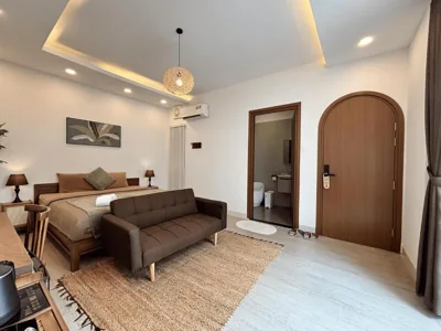King Room mit Balkon — AMANA Hotel & Residence - Vo Thi Sau